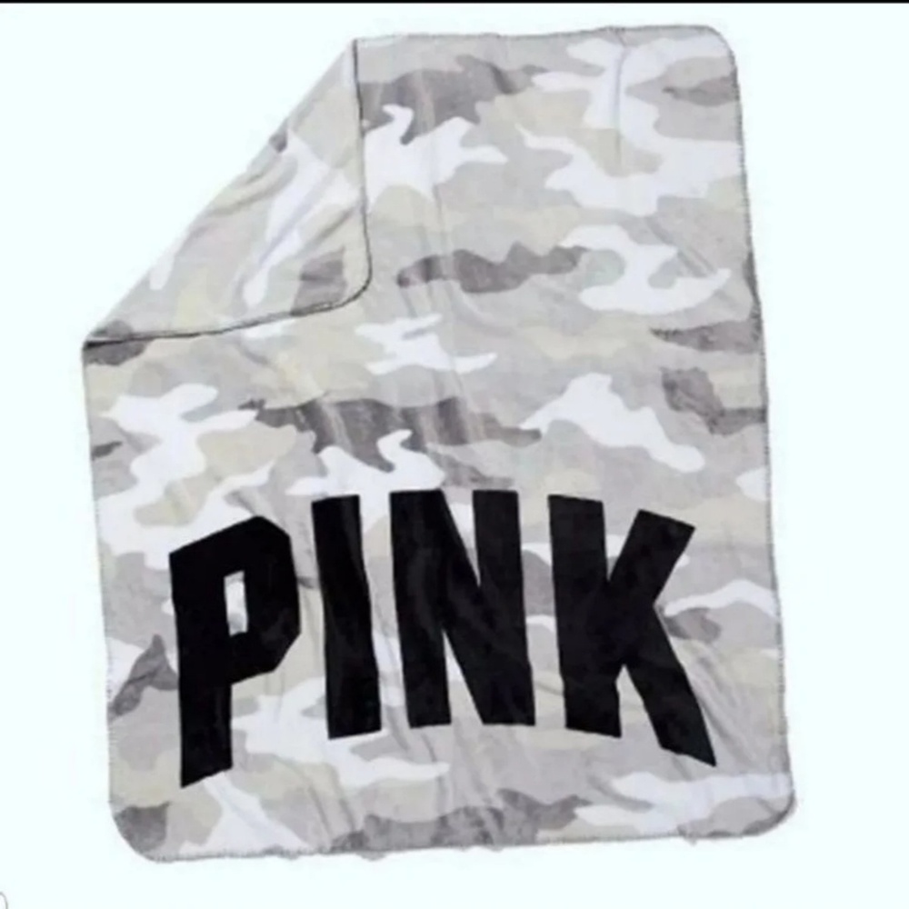NWT PINK VS camo blanket